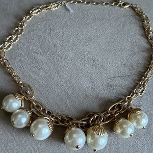 Elegant Gold and Pearl Necklace